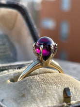 Load image into Gallery viewer, Art Deco 2.50ct Rhodolite Garnet Solitaire Ring - 14K Yellow Gold