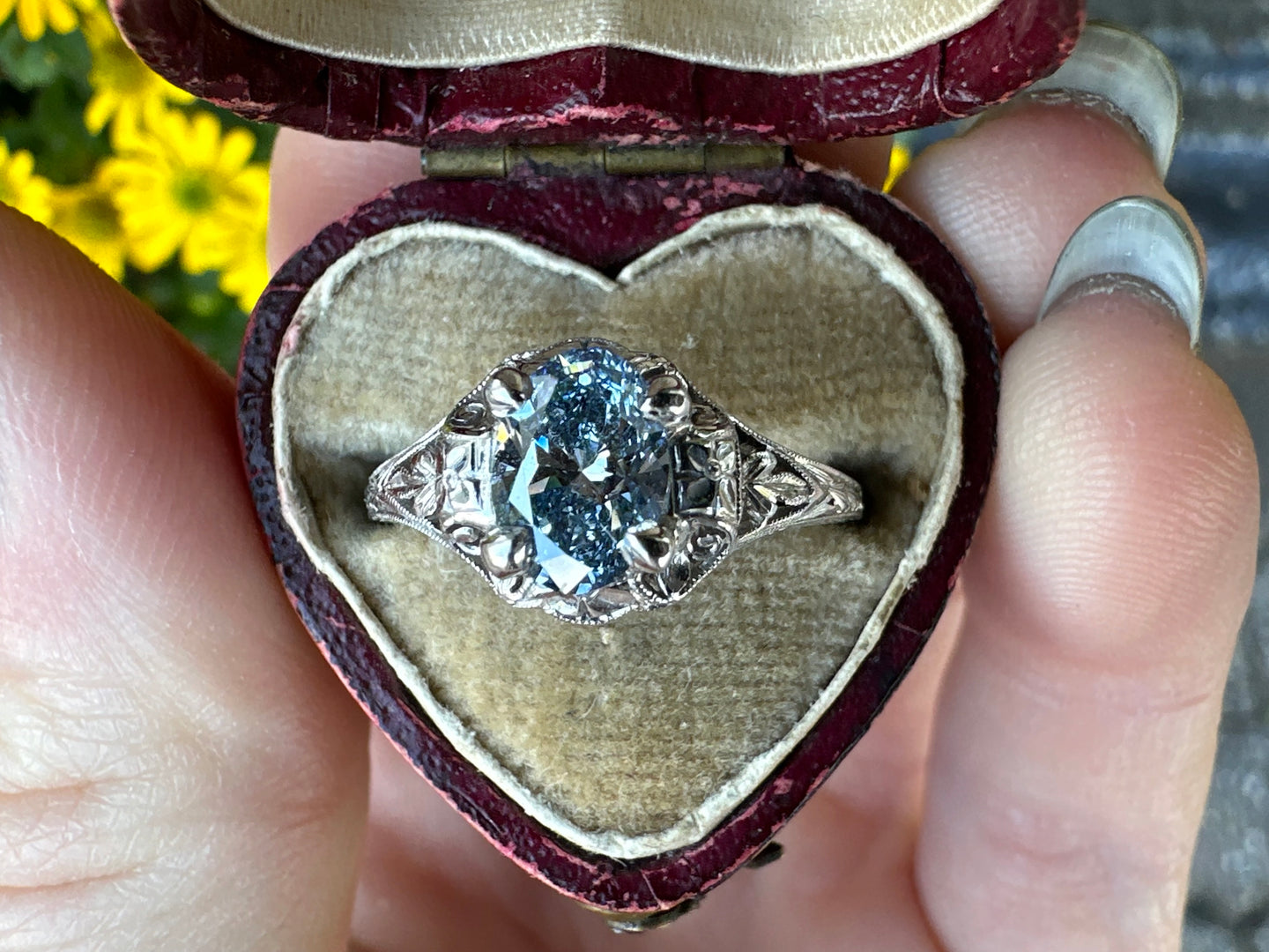 ART DECO BLUE DIAMOND RING IN 18KT WHITE GOLD