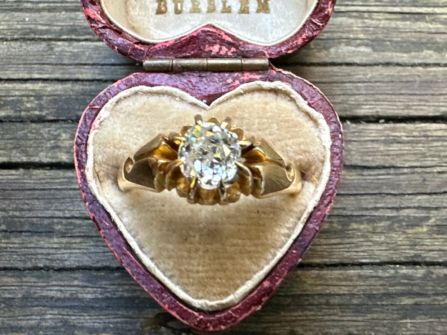 VICTORIAN SOLITAIRE DIAMOND RING IN 18KT YELLOW GOLD