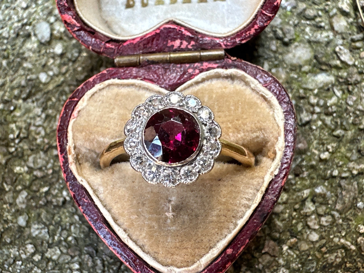 EDWARDIAN ALMANDINE GARNET AND DIAMOND ROSETTE RING