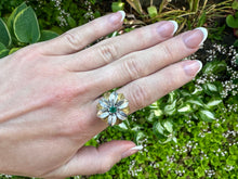 Load image into Gallery viewer, VINTAGE EMERALD FLOWER RING IN 18KT GOLD
