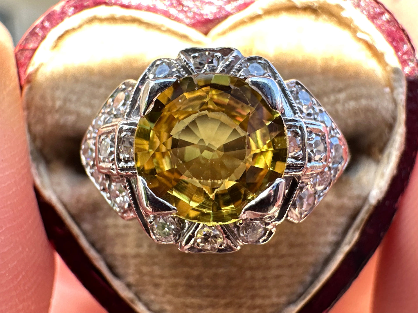 VINTAGE YELLOW SAPPHIRE AND DIAMOND RING IN PLATINUM