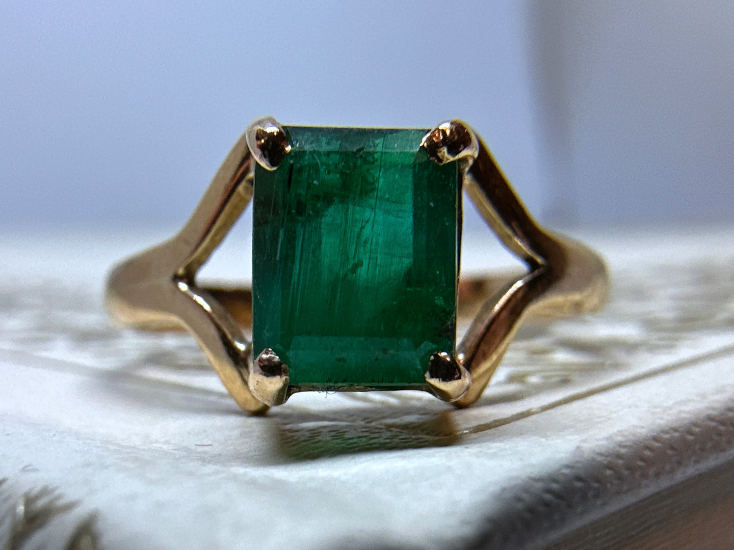 VINTAGE EMERALD RING IN 18KT YELLOW GOLD