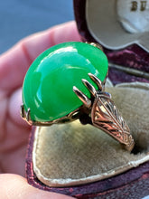 Load image into Gallery viewer, ANTIQUE JADEITE JADE RING IN 18KT GOLD GIA CERTIFIED
